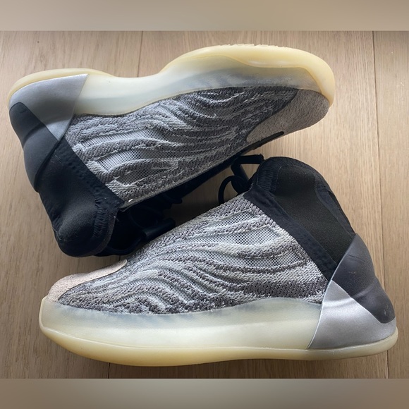 Yeezy Quantum Kids Basketball Lifestyle Model Size 11K Made by Adidas - Picture 10 of 12